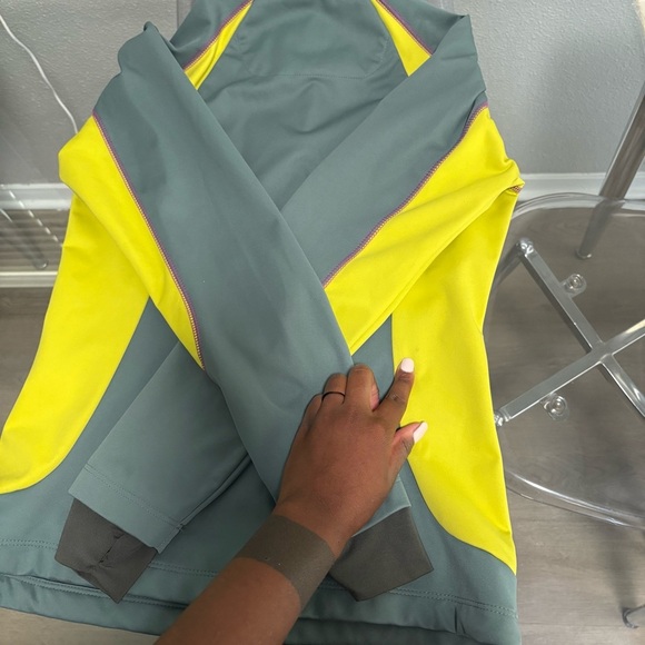 Columbia Women's Teal and Lime Jacket - Picture 8 of 9